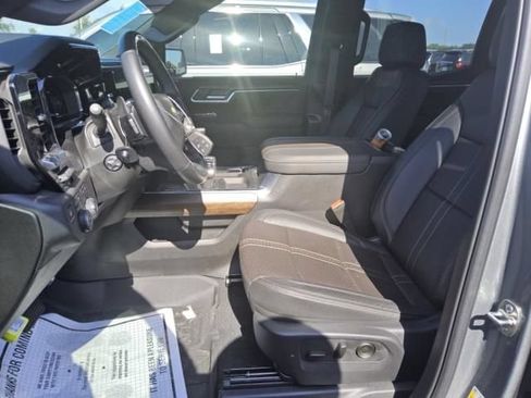 Used 2025 Chevrolet Silverado 1500 High Country AWD/4WD image 8