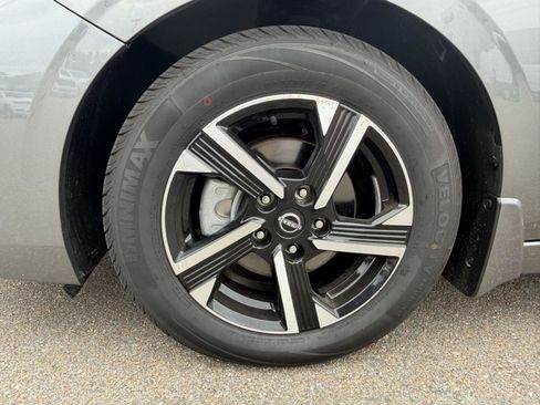 Used 2024 Nissan Sentra SV FWD image 24