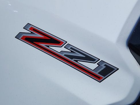 New 2025 Chevrolet Colorado Z71 w/ Technology Package AWD/4WD image 9
