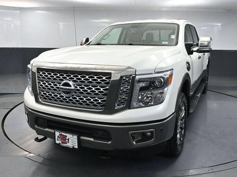 Used 2017 Nissan Titan Platinum Reserve AWD/4WD image 11