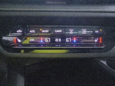 Used 2022 Buick Envision Essence w/ Safety Package FWD image 11