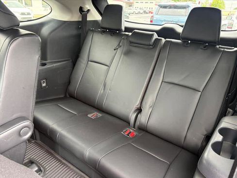 Used 2023 Toyota Highlander XLE FWD image 11