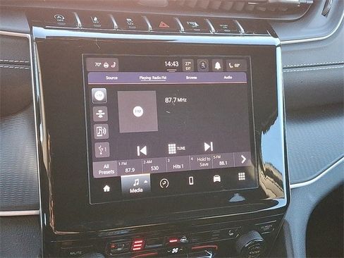 Used 2025 Jeep Grand Cherokee L Altitude image 12