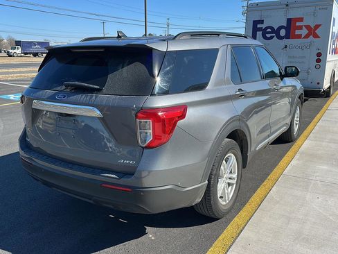 Used 2023 Ford Explorer XLT image 6