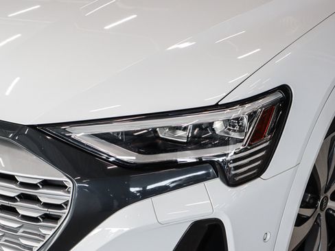 Used 2024 Audi Q8 e-tron Premium Plus image 25