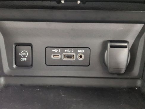 Used 2025 Nissan Sentra SV image 31