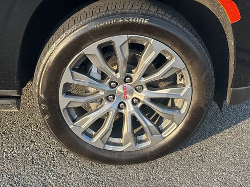 Used 2024 GMC Yukon XL Denali RWD image 36