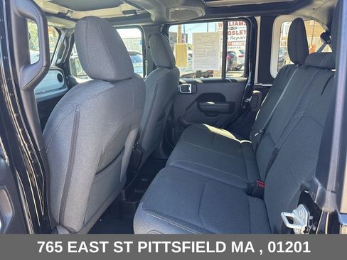 Used 2024 Jeep Wrangler Unlimited AWD/4WD image 13
