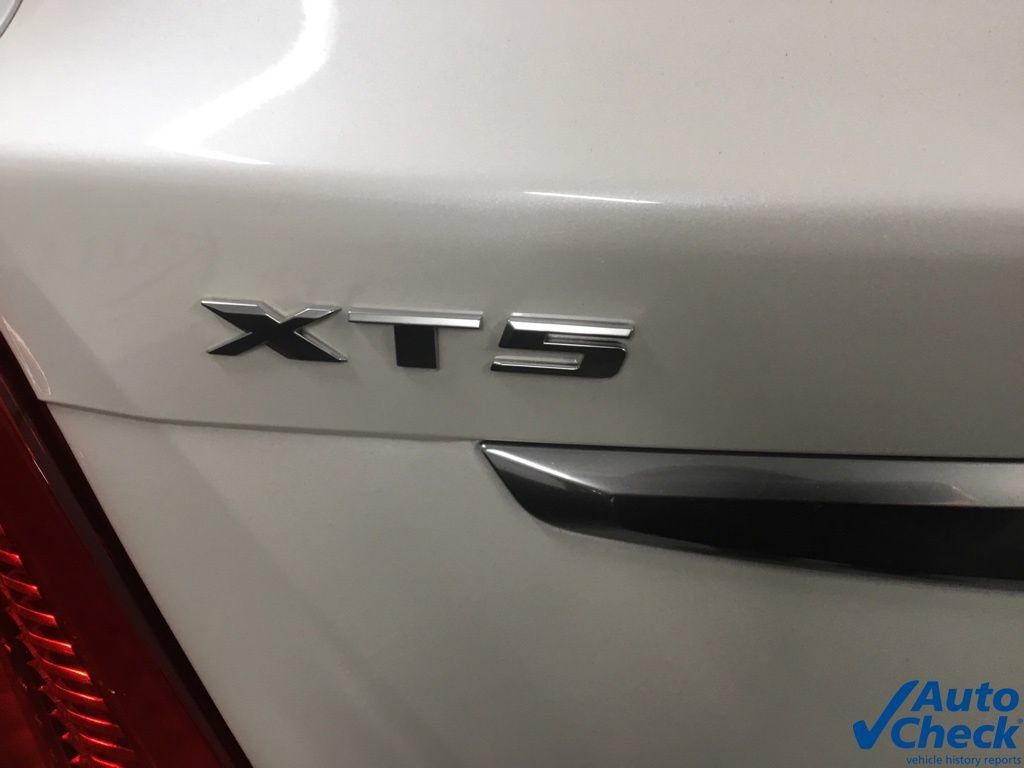 Used 2017 Cadillac XT5 Platinum w/ Driver Assist Package AWD/4WD image 15