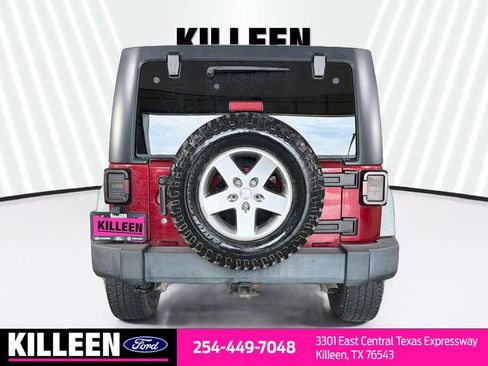 Used 2011 Jeep Wrangler Unlimited Rubicon w/ Connectivity Group AWD/4WD image 8