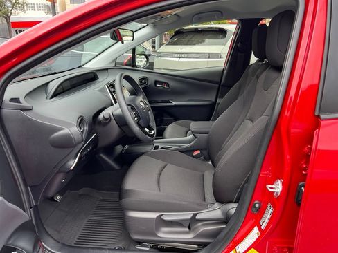 Certified 2022 Toyota Prius LE FWD image 10