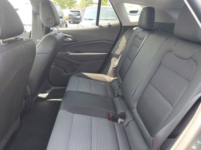 Used 2025 Chevrolet Trax LT FWD image 28