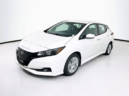 Used 2024 Nissan Leaf S FWD image 3