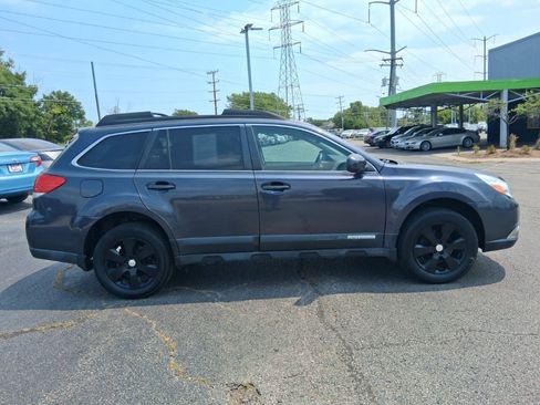 Used 2011 Subaru Outback 2.5i Premium AWD/4WD image 4