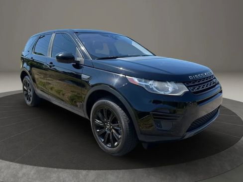 Used 2017 Land Rover Discovery Sport SE image 2