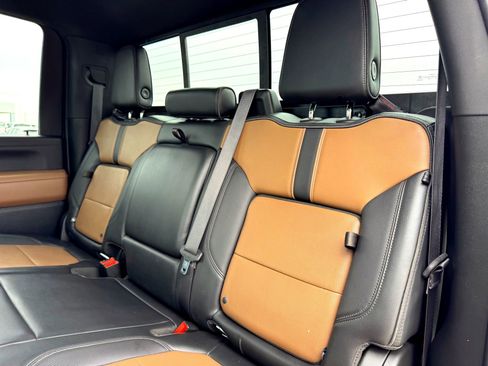 Used 2022 Chevrolet Silverado 2500 High Country w/ Z71 Off-Road Package image 18