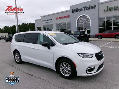 Used 2024 Chrysler Pacifica Touring-L