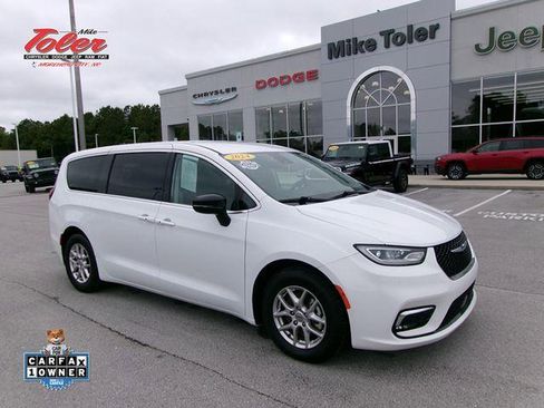 Used 2024 Chrysler Pacifica Touring-L FWD image 1