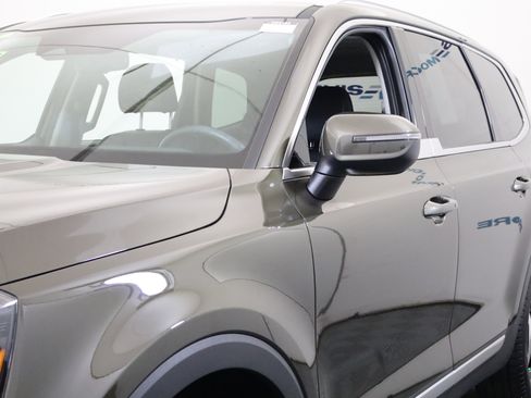 Used 2025 Kia Telluride EX w/ EX Captain's Chair Package image 12
