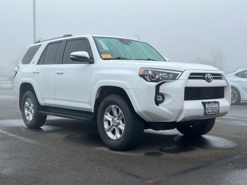 Used 2023 Toyota 4Runner SR5 Premium image 2