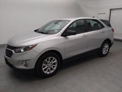 Used 2021 Chevrolet Equinox LS image 2