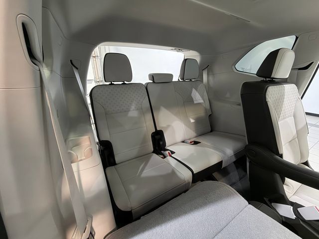 Used 2024 GMC Acadia Denali w/ Super Cruise Package FWD image 15