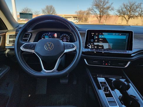 Used 2024 Volkswagen Atlas SE image 6