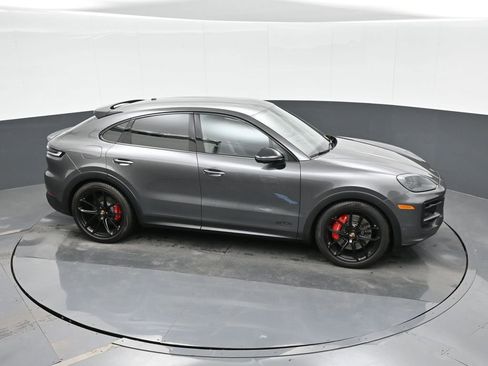 Certified 2025 Porsche Cayenne GTS AWD/4WD image 31
