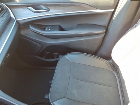 New 2026 Jeep Grand Cherokee Altitude image 31