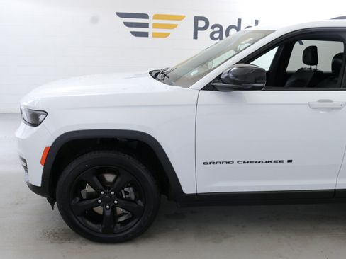 Used 2021 Jeep Grand Cherokee L Laredo image 4