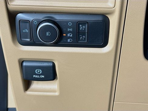 Used 2023 Ford F150 XLT AWD/4WD image 14