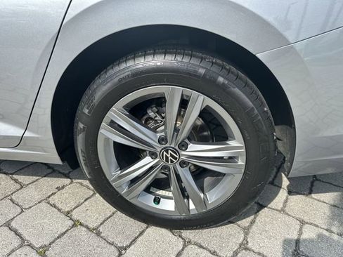 Used 2024 Volkswagen Jetta SE FWD image 11