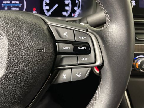 Used 2018 Honda Accord Touring image 30