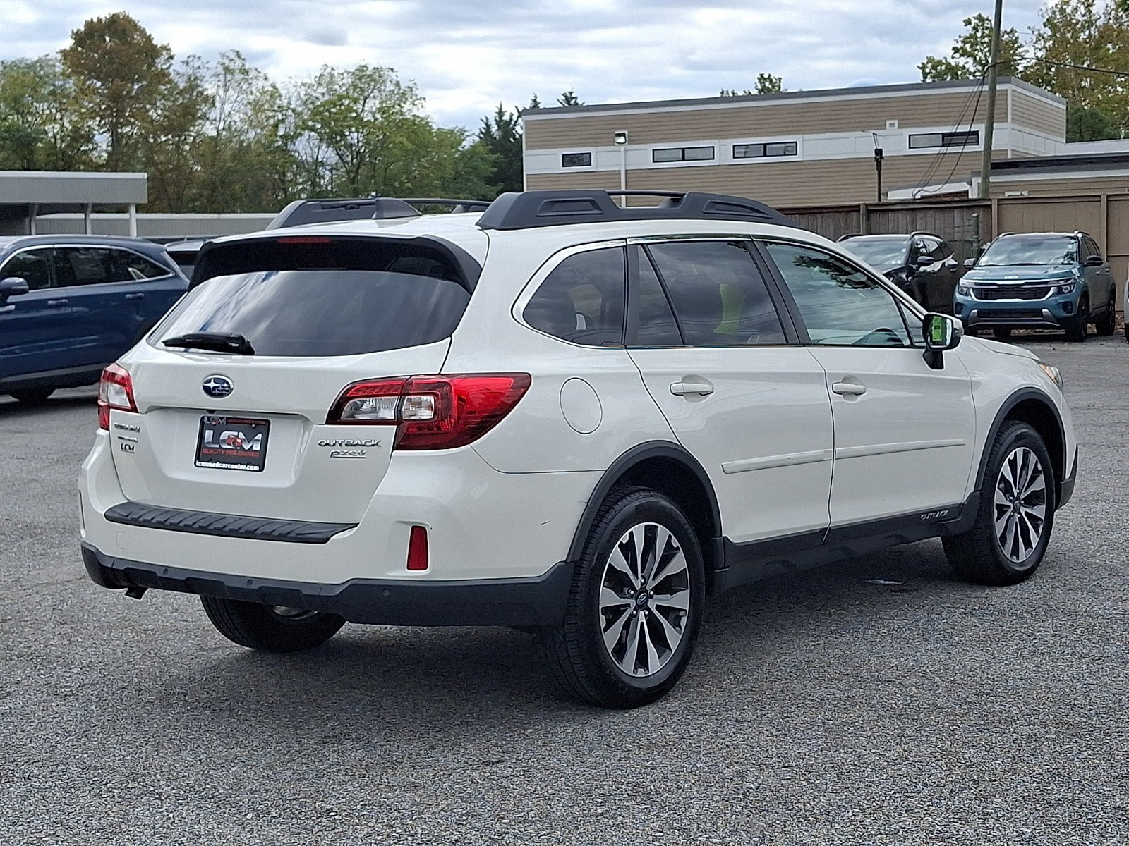 Used 2017 Subaru Outback 2.5i Limited AWD/4WD image 4