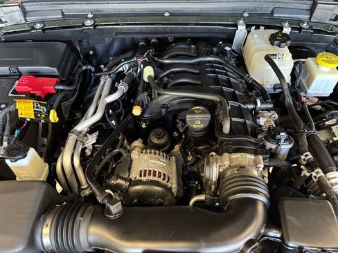 Used 2022 Jeep Gladiator Sport AWD/4WD image 24