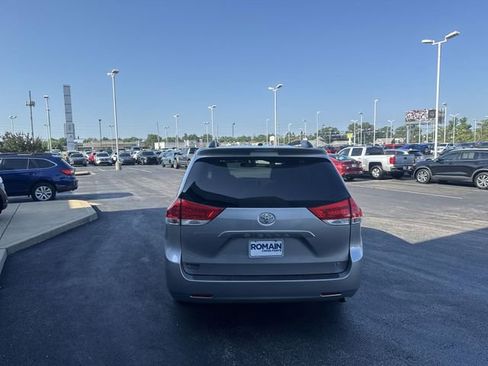 Used 2012 Toyota Sienna LE FWD image 4