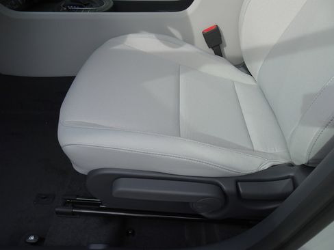 New 2026 Hyundai Kona SE image 19