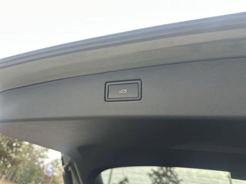 New 2026 Volkswagen Tiguan SE R-Line image 25