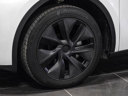 Used 2025 Tesla Model Y Long Range image 57