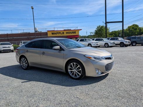 Used 2015 Toyota Avalon XLE Touring FWD image 3