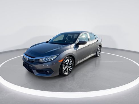 Used 2018 Honda Civic EX-T image 4