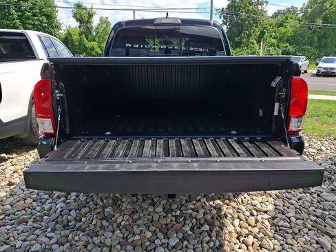 Used 2017 Toyota Tacoma TRD Sport w/ Tow Package AWD/4WD image 28