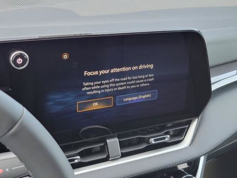 New 2026 Chevrolet Equinox LT w/ Convenience Package II AWD/4WD image 17