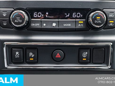 Used 2024 Nissan Titan SV w/ SV Convenience Package RWD image 32