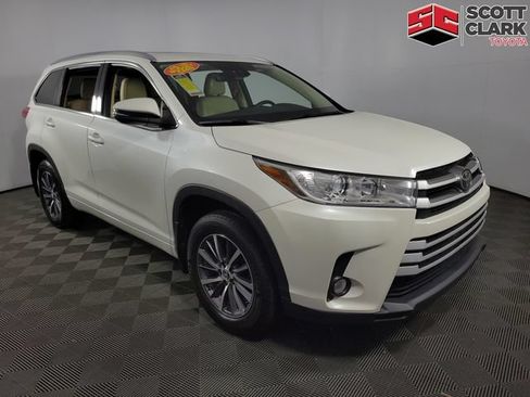 Used 2017 Toyota Highlander XLE AWD/4WD image 1