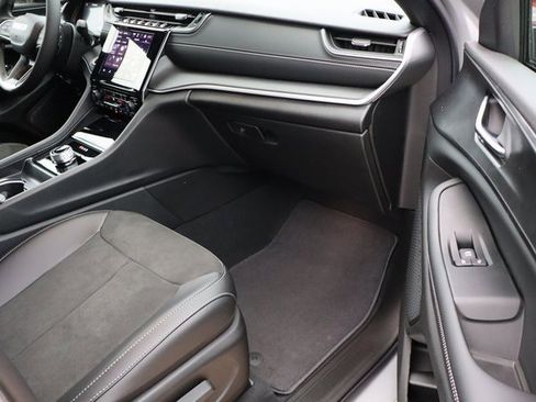 New 2025 Jeep Grand Cherokee Altitude image 42