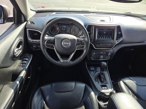 Used 2019 Jeep Cherokee Latitude Plus w/ Comfort/Convenience Group image 16