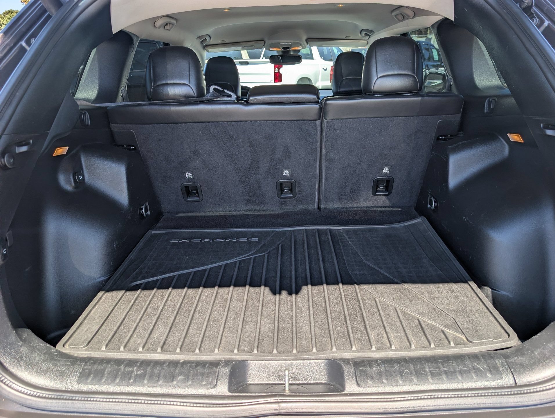 Used 2021 Jeep Cherokee Latitude Lux w/ Comfort/Convenience Group FWD image 8