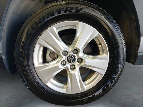 Used 2021 Toyota RAV4 XLE w/ Convenience Package AWD/4WD image 16