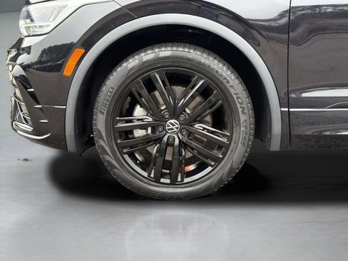 Used 2022 Volkswagen Tiguan SE R-Line image 40